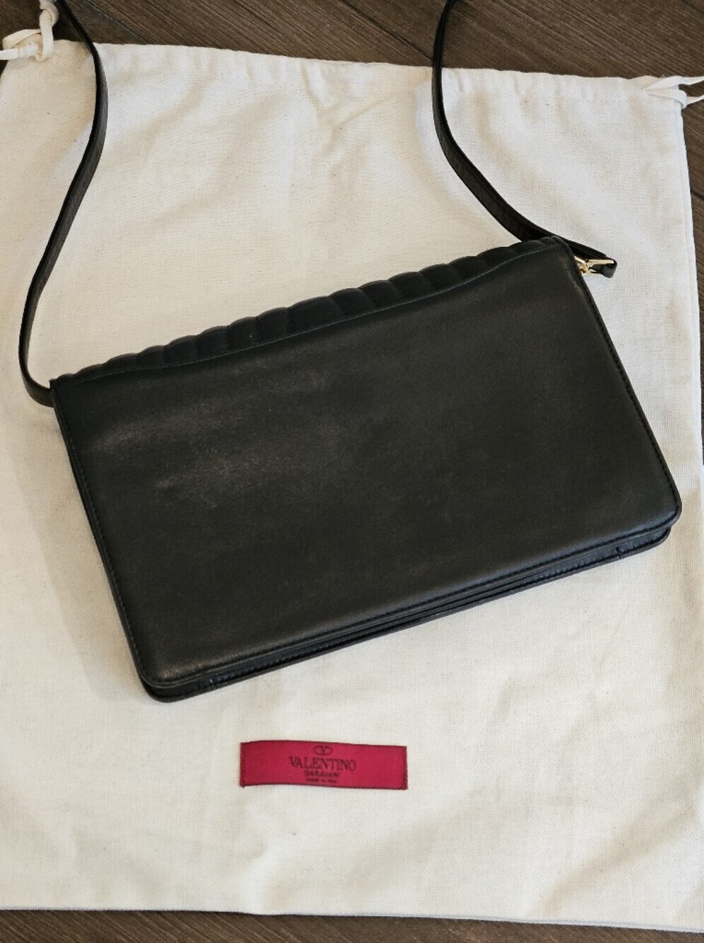 Valentino Black Leather Crossbody Clutch Chevron Pattern V Logo Vintage + COA - Picture 3 of 15